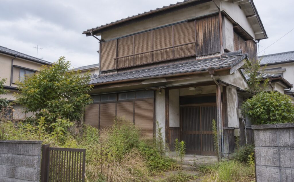 相続放棄した空き家はどうなる？管理義務・解体・固定資産税
